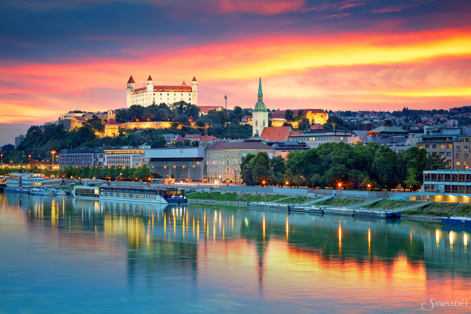 TOUR ĐÔNG ÂU 5 NƯỚC: ĐỨC - SÉC - ÁO - SLOVAKIA - HUNGARY 10 ngày 9 đêm