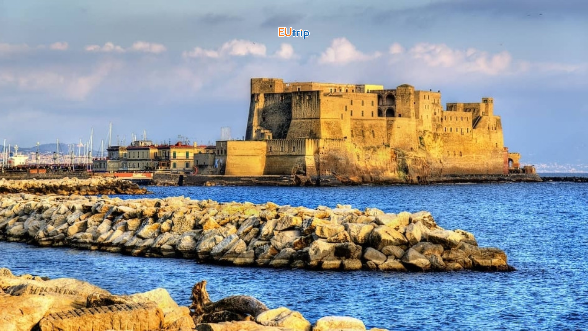 Lâu đài Castel dell'Ovo