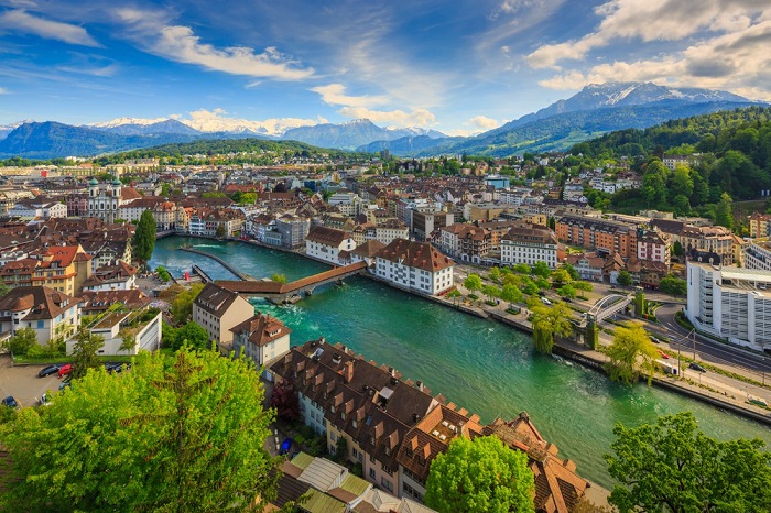 Khu đô thị cổ của Lucerne bên dòng sông