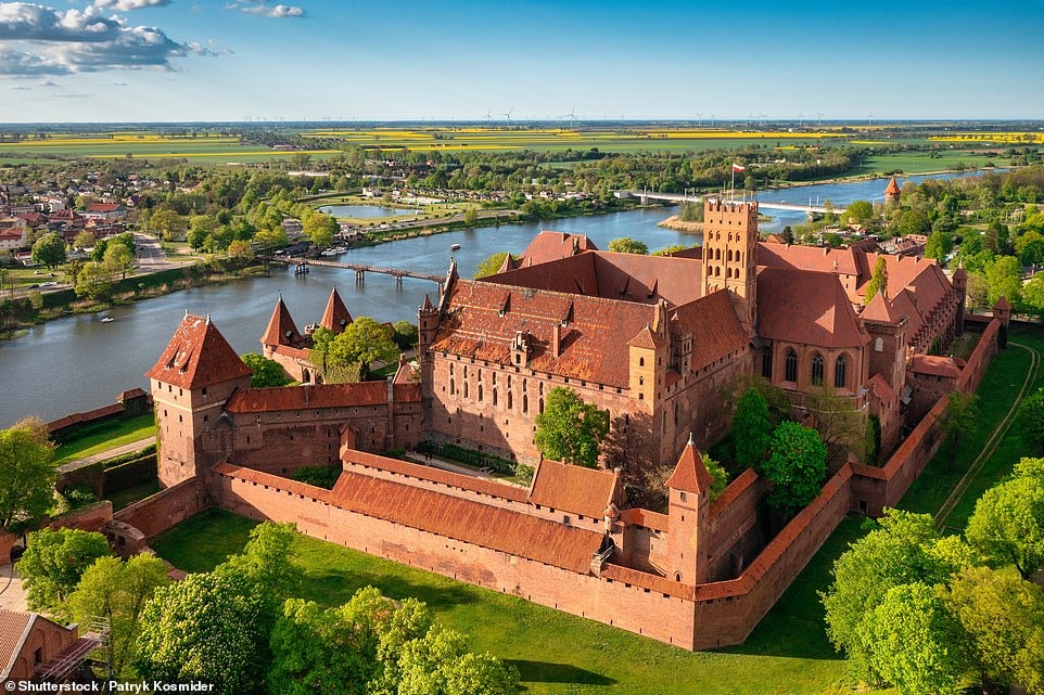 Lâu đài đỏ Malbork (Ba Lan) – Kỳ quan thời Trung Cổ khiến du khách say mê
