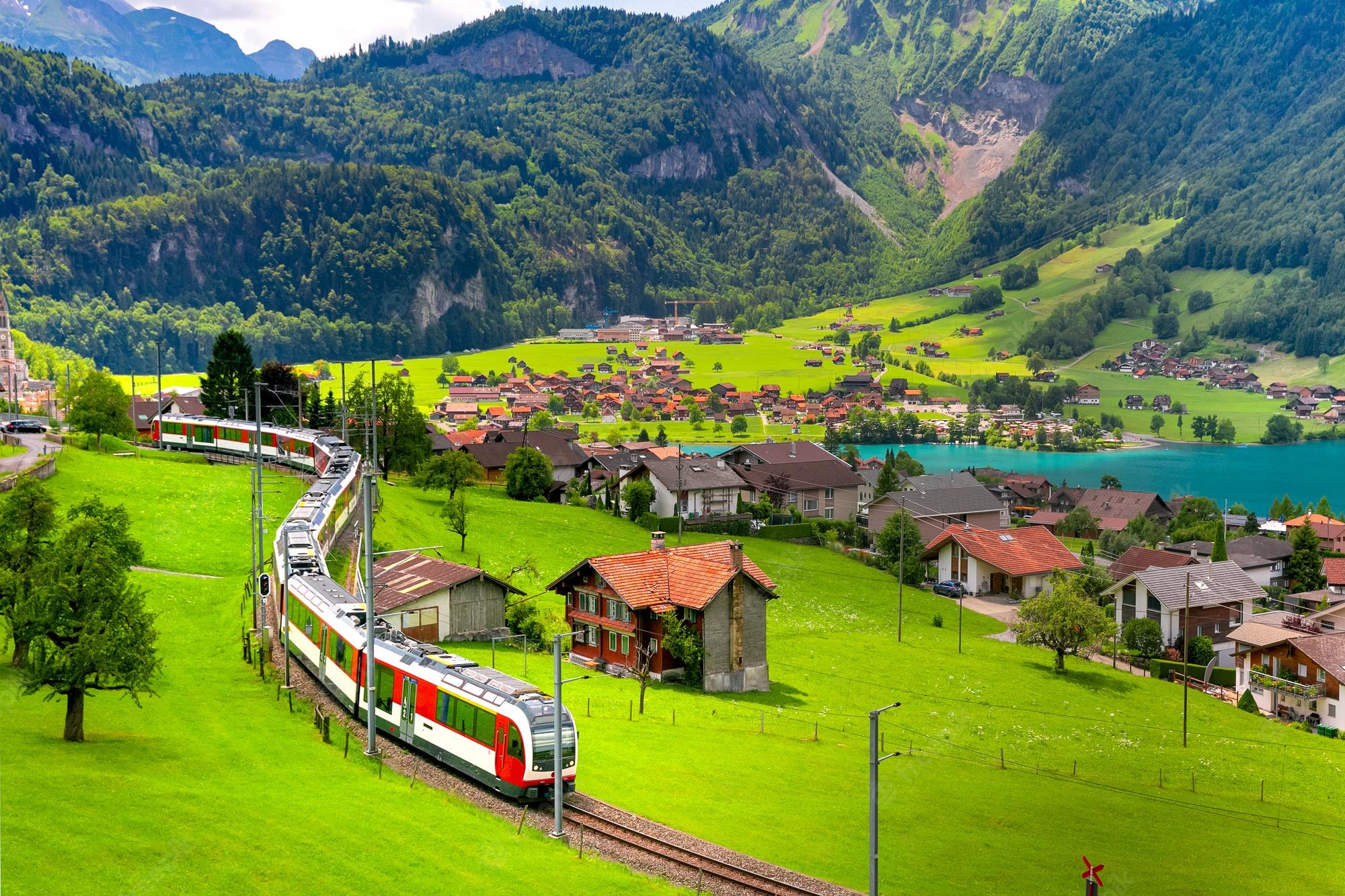 Những chuyến tàu với tầm nhìn 360o ra những cánh đồng cỏ bên dãy Alps